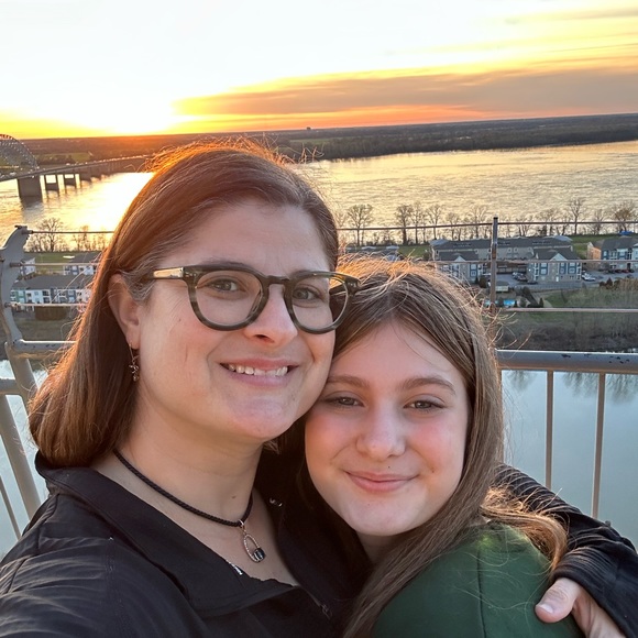 Meet your Posher, Katy - Picture 2 of 4